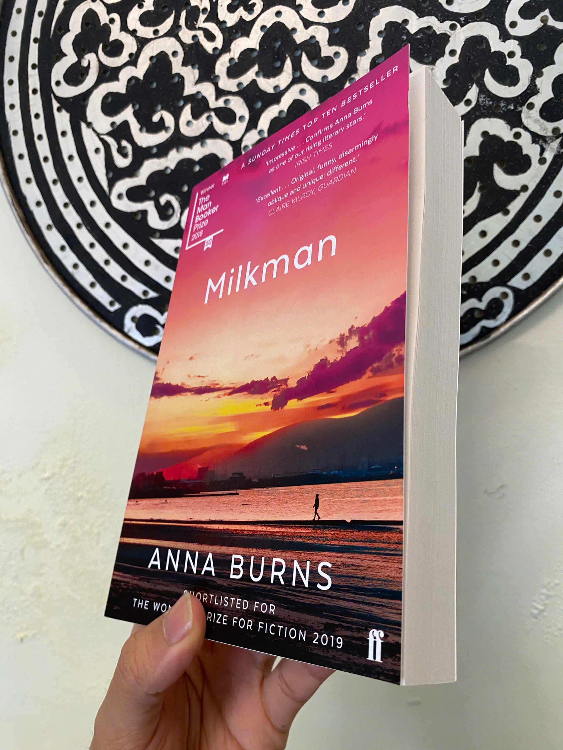 Sách - Milkman by Anna Burns | Irish Literature / Booker Prize Winner / Ngoại văn Nhập khẩu
