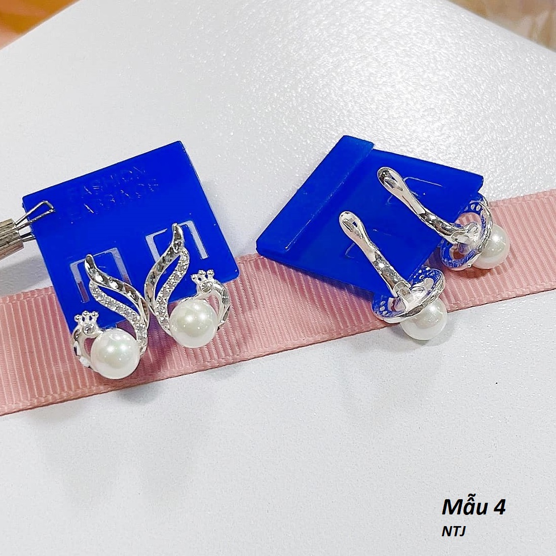 Bông tai bạc gắn trai khoá bập chất liệu bằng bạc MS073b
