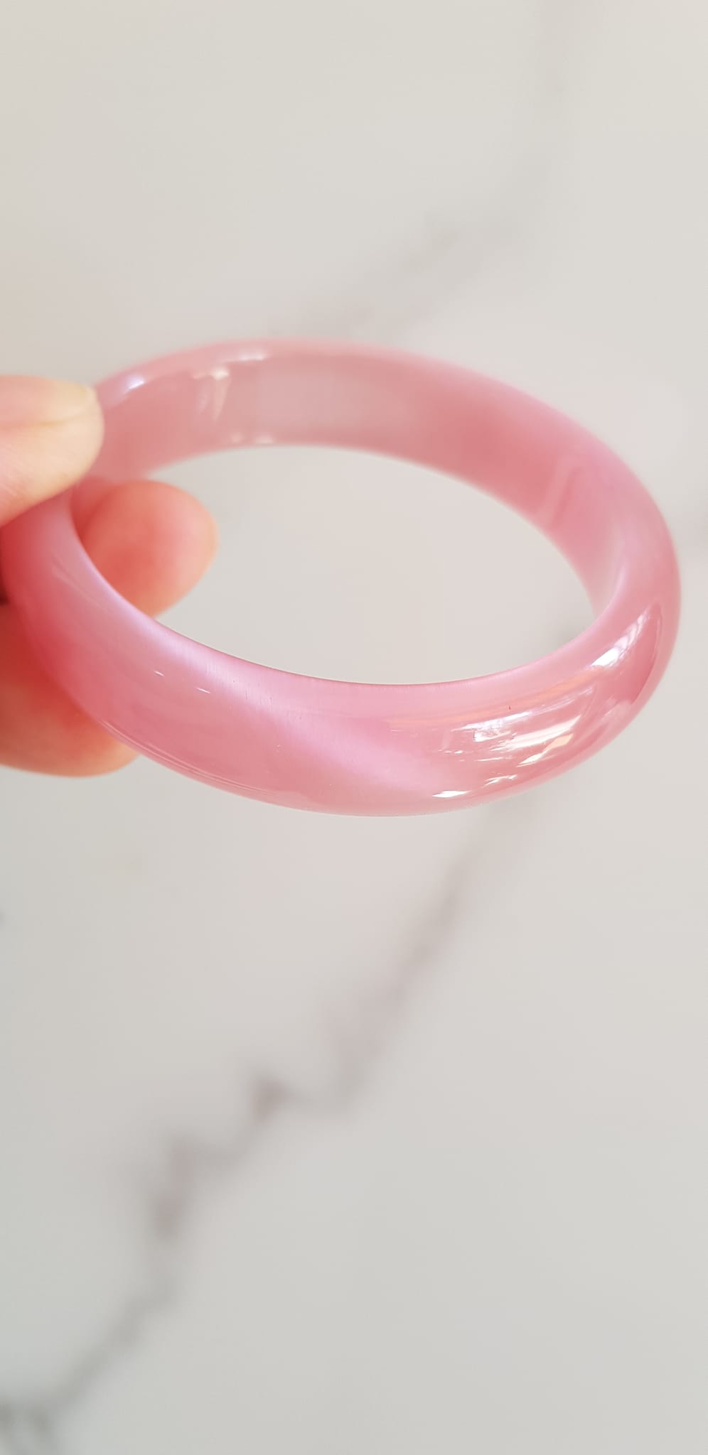 Vòng tay nữ đá mắt mèo hồng bản hẹ mới Ni 53mm x cao 13mm x dầy 7mm nữ 50kg - 57kg đeo màu hồng hồng nhẹ xinh tươi đẹp rẻ lắm chuẩn hợp nữ mệnh hỏa mệnh thổ ạ