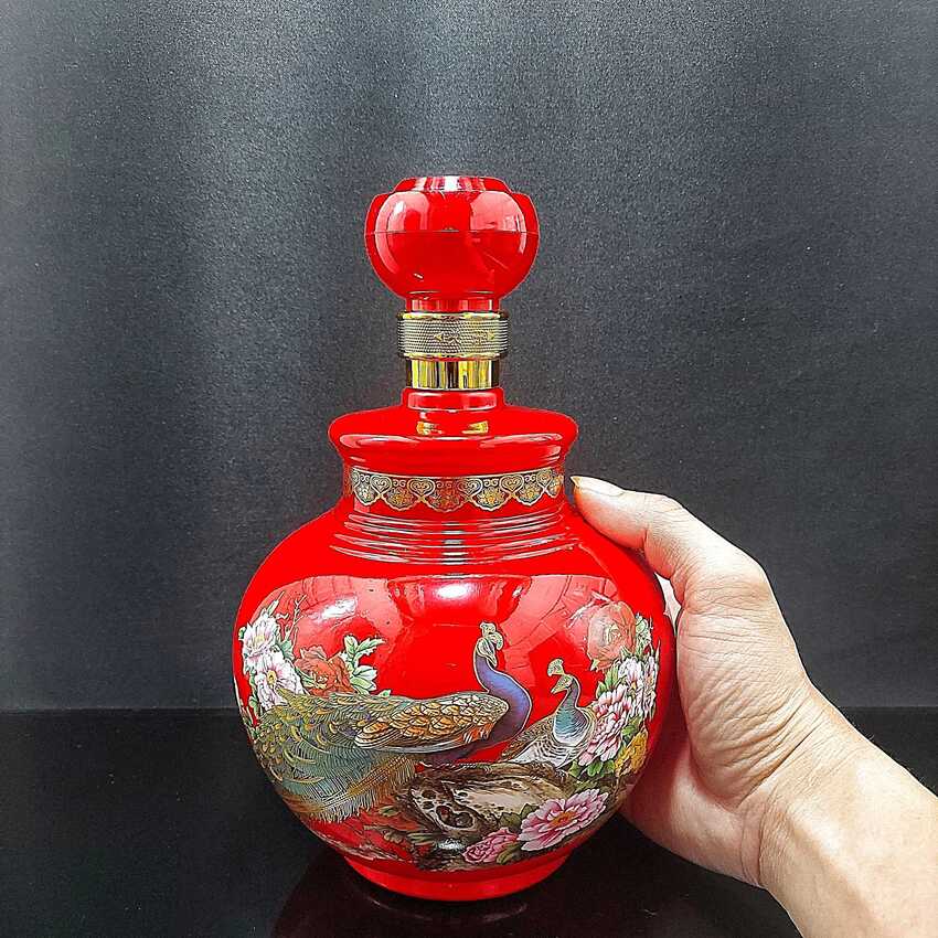 Bình Đựng Rượu Thủy Tinh 1500ml cao cấp mẫu bầu tròn màu sơn đỏ may mắn, hoa văn công phụng – Vỏ Chai Rượu Đẹp chưng bàn ăn sang trọng