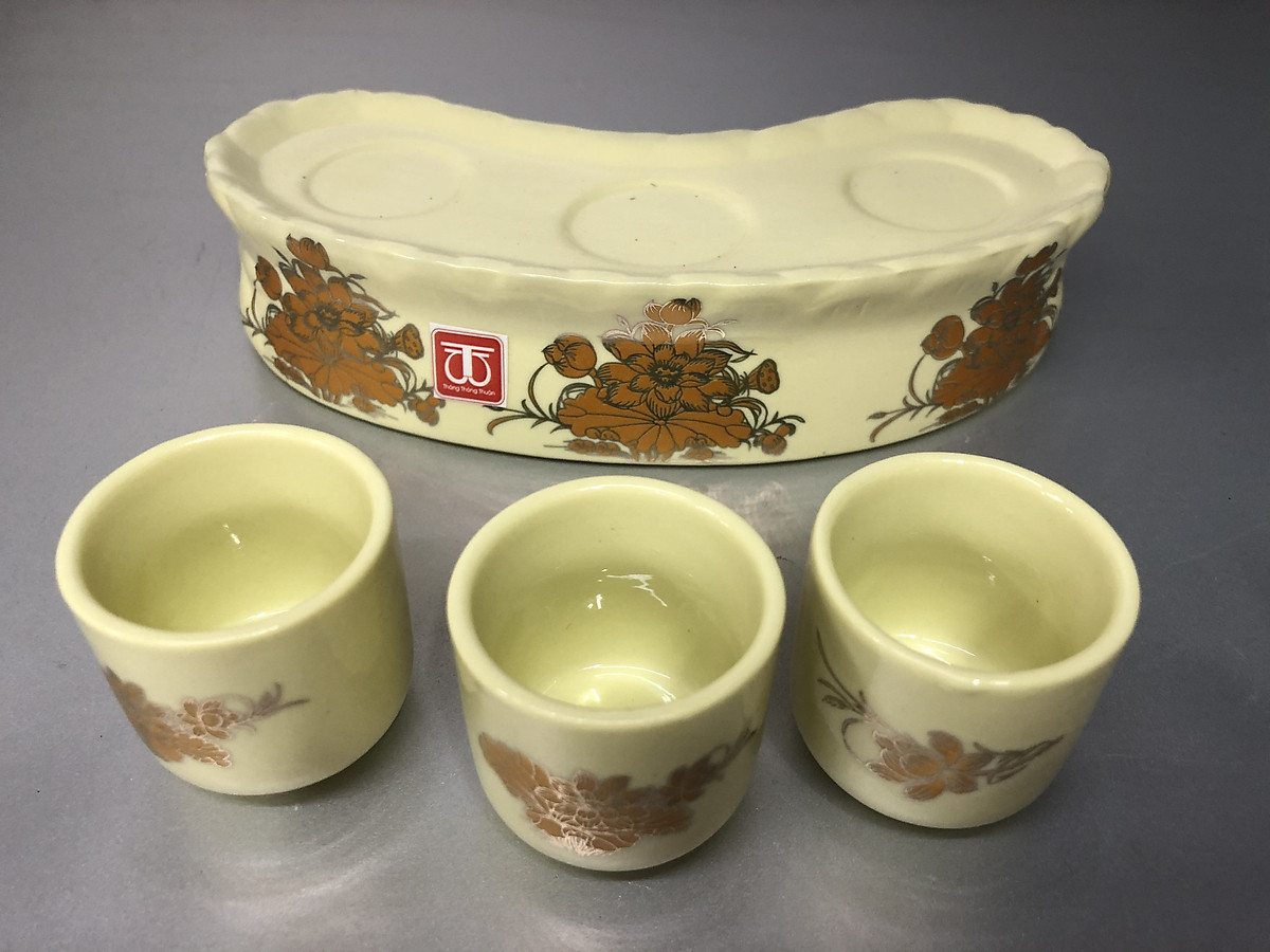 Bộ cúng nước 3 ly bằng sứ hoa sen vàng -TL312