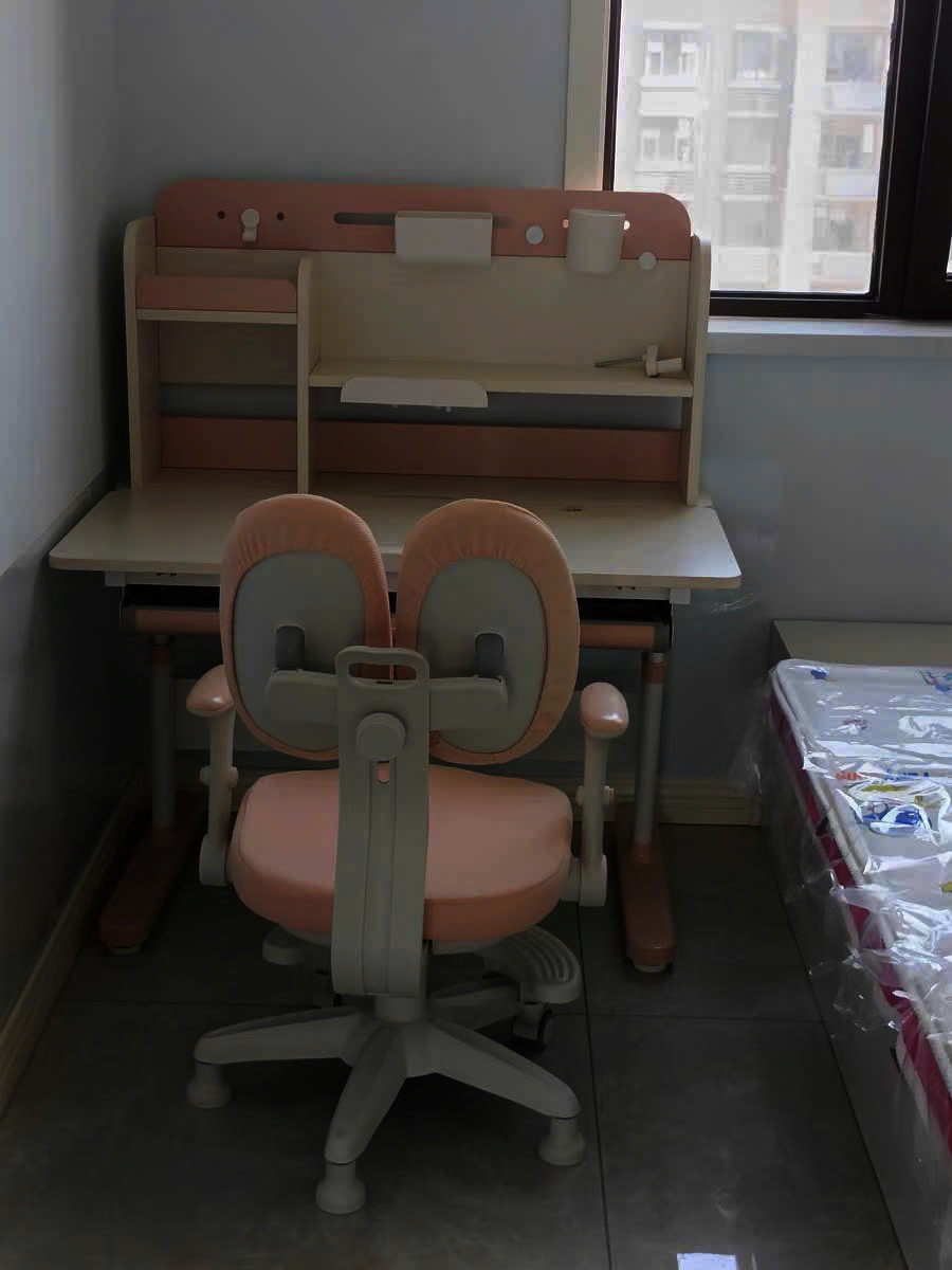 Bàn học sinh thông minh đa năng, nâng hạ tay quay, điều chỉnh góc nghiêng, chống cận Juno sofa CTIRPro100 kèm đèn ngang 120cm