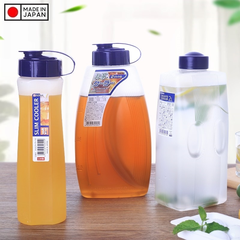 BÌNH NƯỚC 2 LÍT  có thể dùng đựng nước trữ ở ngăn mát tủ lạnh, mang đi làm,.