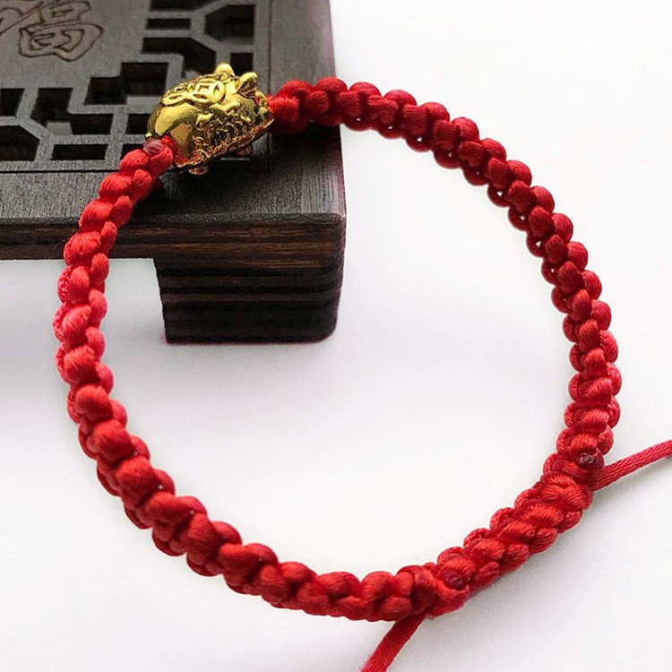 Vòng tay chỉ đỏ heo vàng may mắn, kèm túi nhung cung hỷ