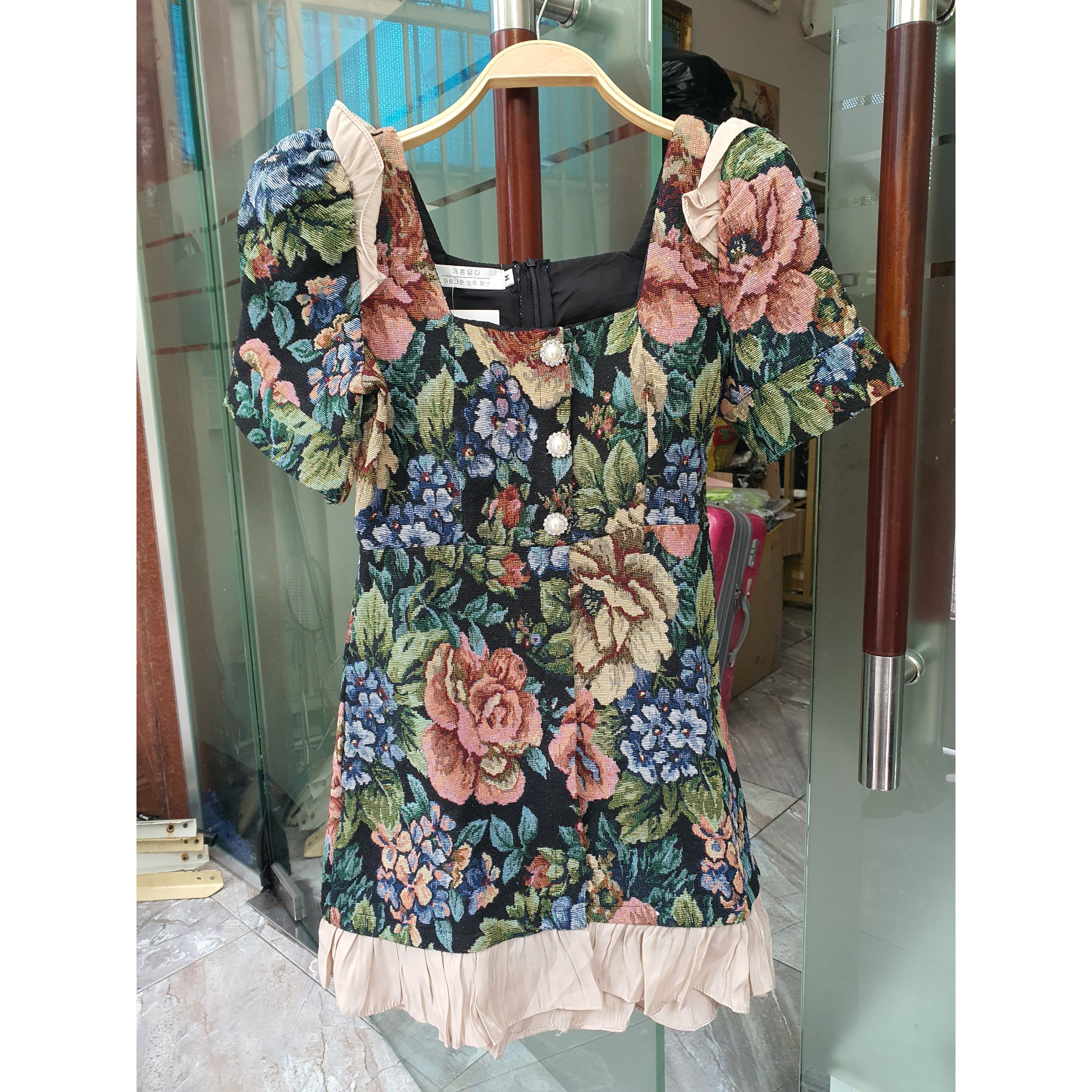 Đầm cổ vuông tay bồng hoa xinh