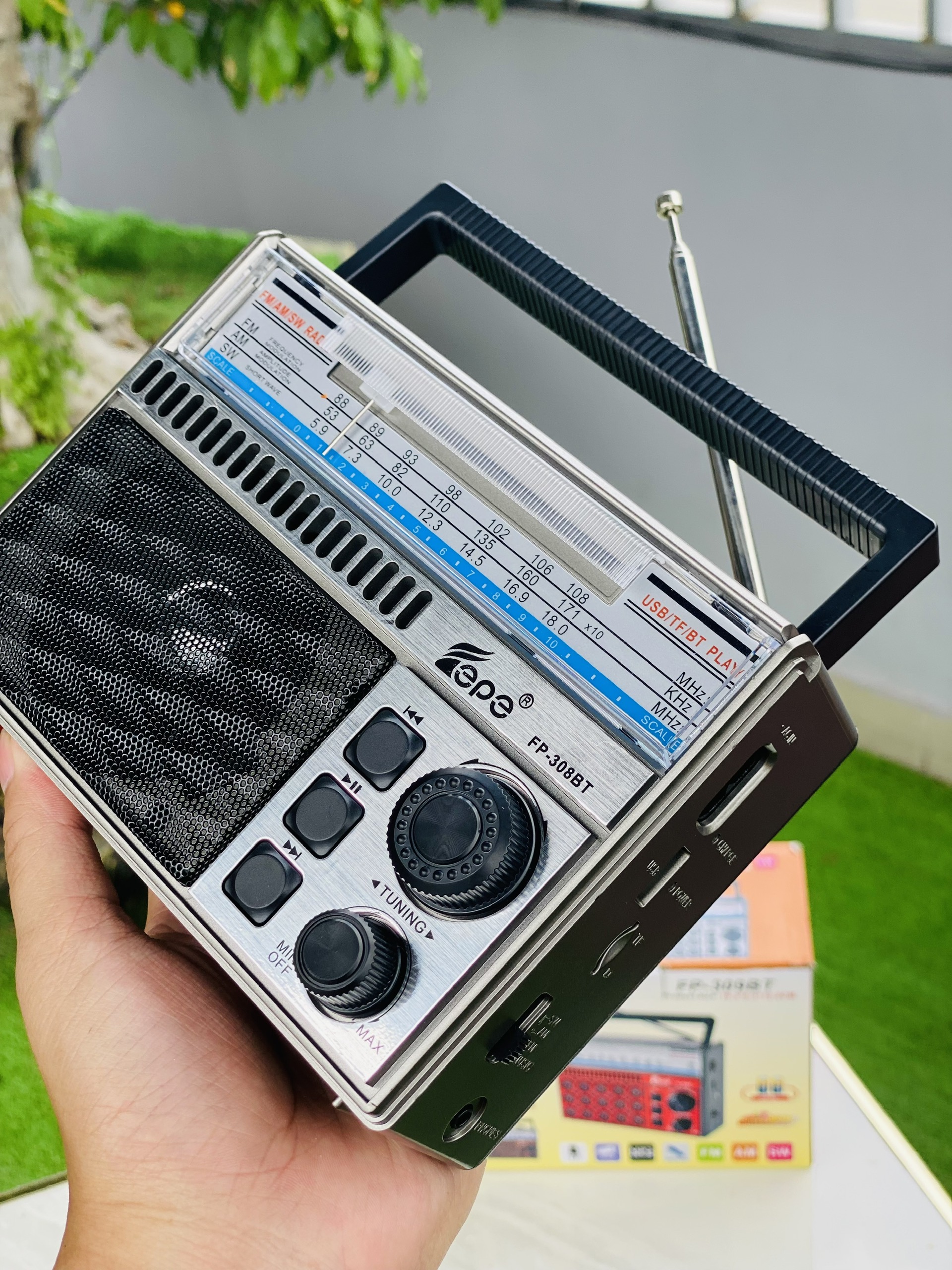 Đài Radio FM FP 309BT Trải nghiệm âm thanh sống động với công suất 5W, kết nối Bluetooth, USB, TF, AUX ,đèn LED pin sạc quà tặng ông bà cha mẹ ý nghĩa hàng nhập khẩu
