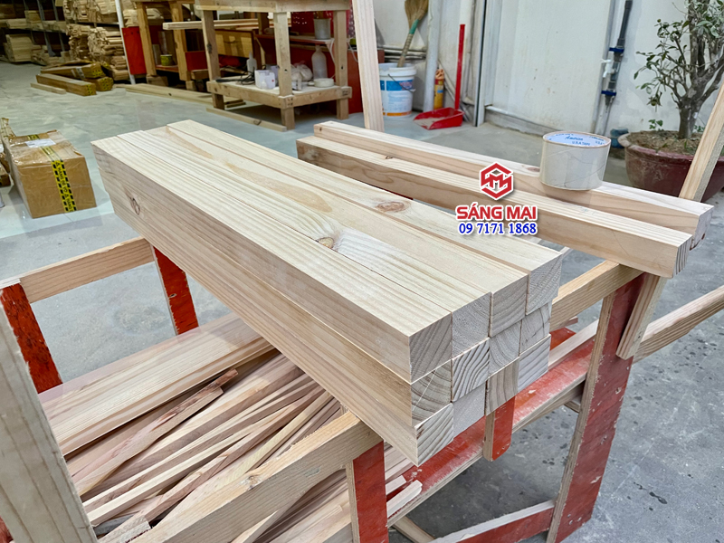 Thanh gỗ thông vuông 5cm x 5cm x dài 80cm + láng mịn 4 mặt