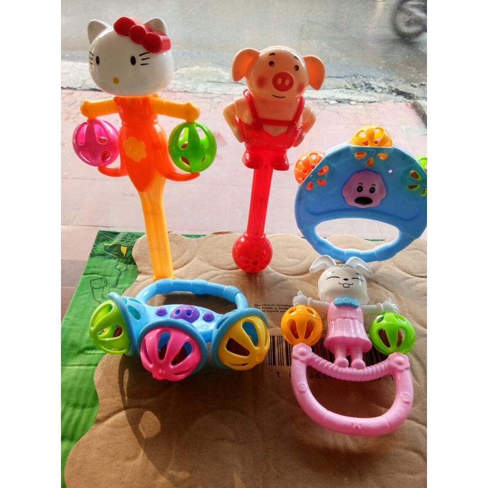 Bộ xúc xắc cho bé gồm 5 món .