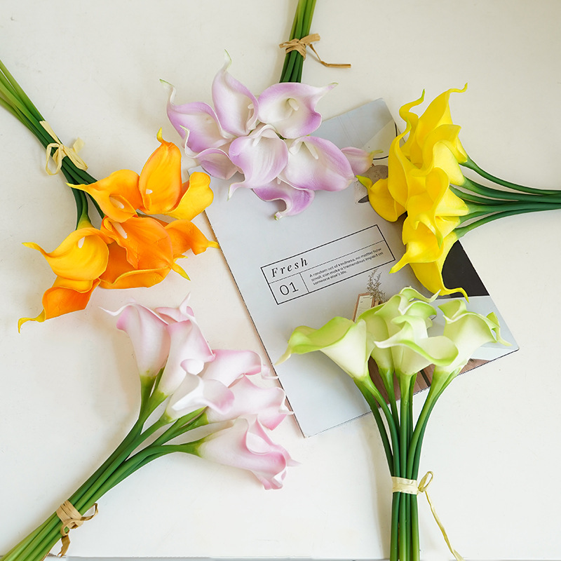 Cành hoa lily nhỏ cao 35 cm, bông to, dài màu sắc tươi sáng, kiểu dáng trẻ trung, sang trọng- CEVERIA