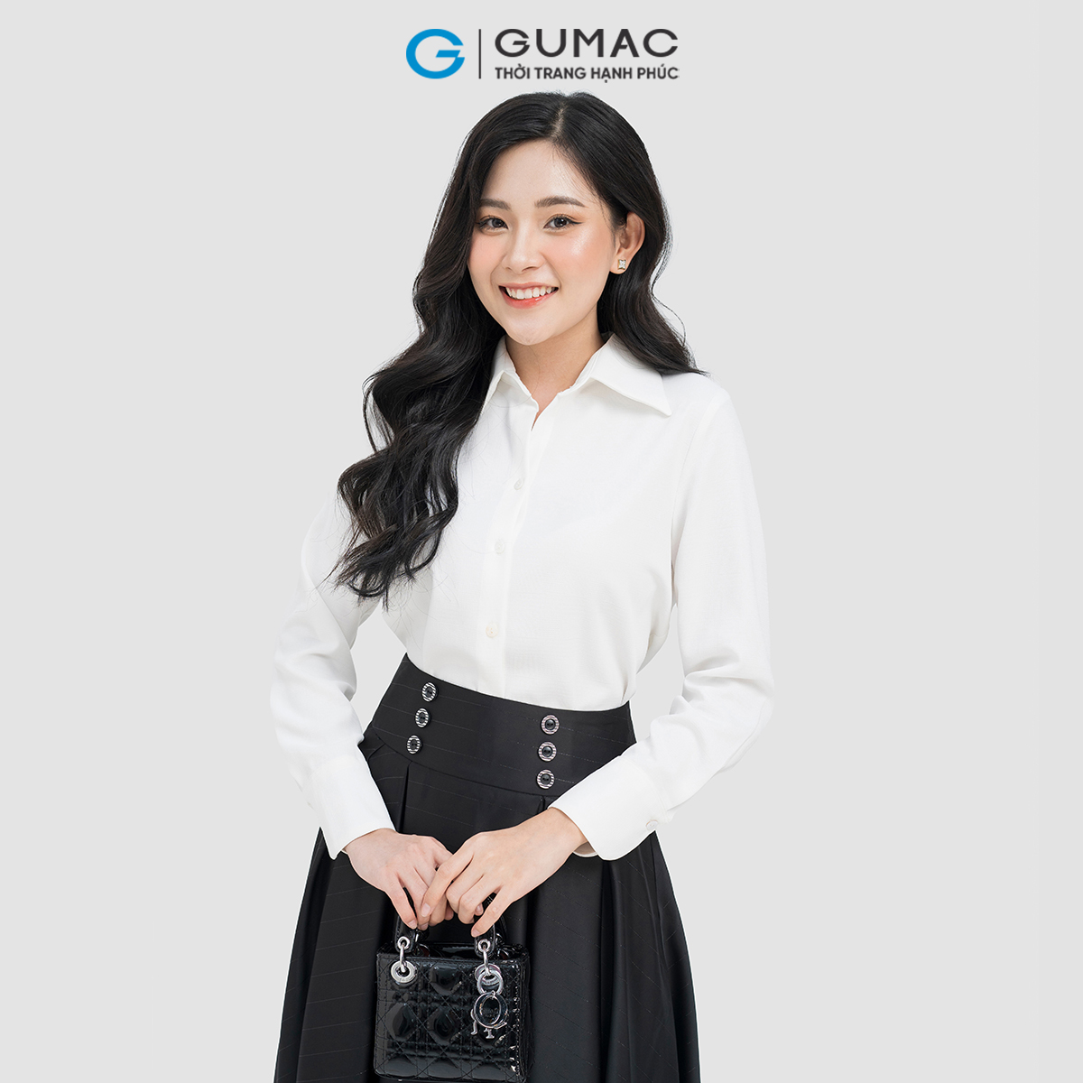 Chân váy xòe đính nút Gumac VD04056