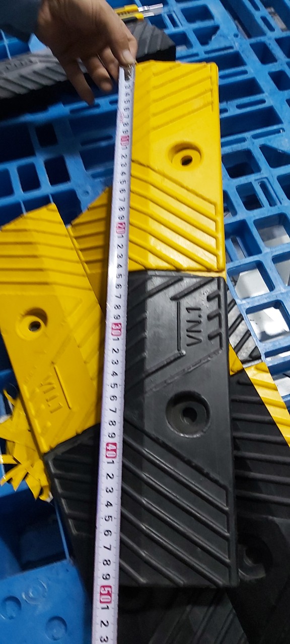 Tấm cao su cầu dốc cao 3 rộng 10 dài 50cm