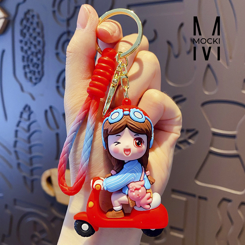 Móc khóa Cô gái chàng trai chạy xe máy