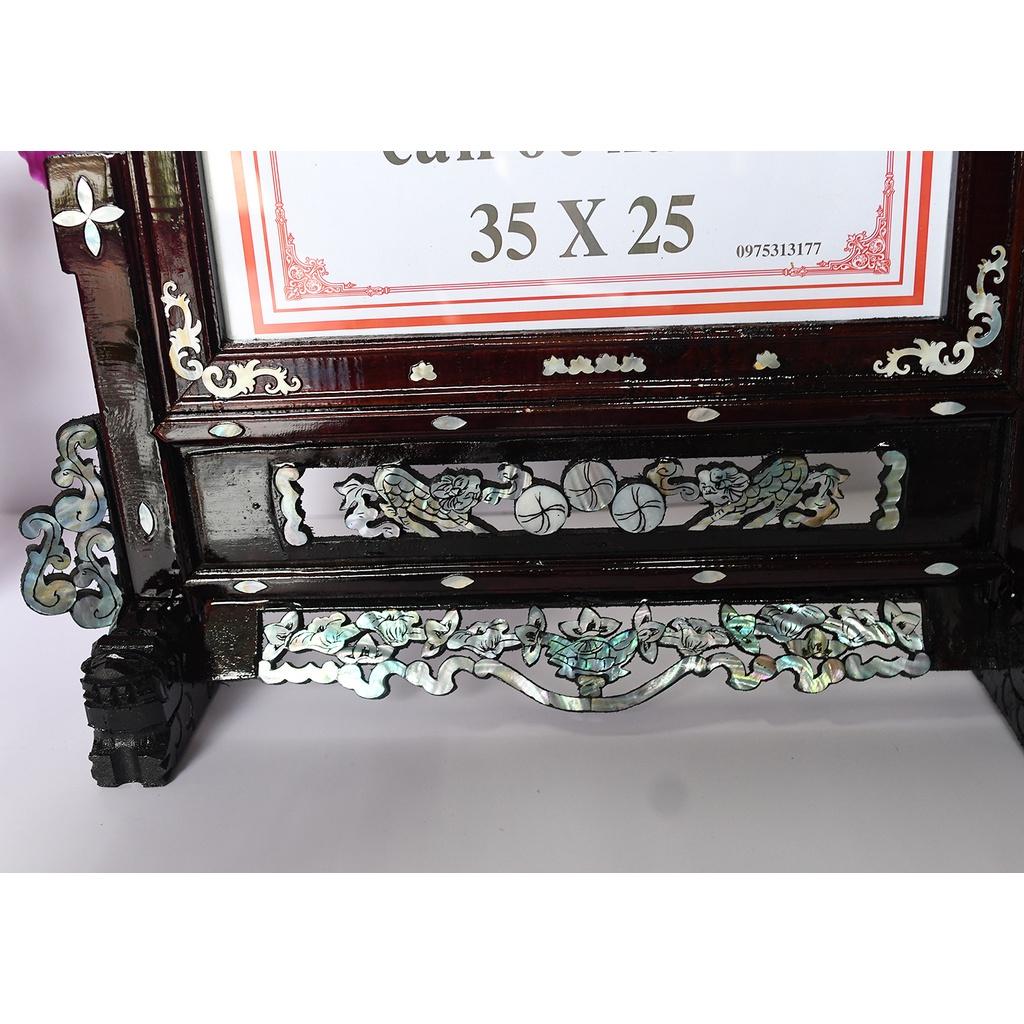 Khung hình gỗ tràm, cẩn ốc xà cừ 35 x 25