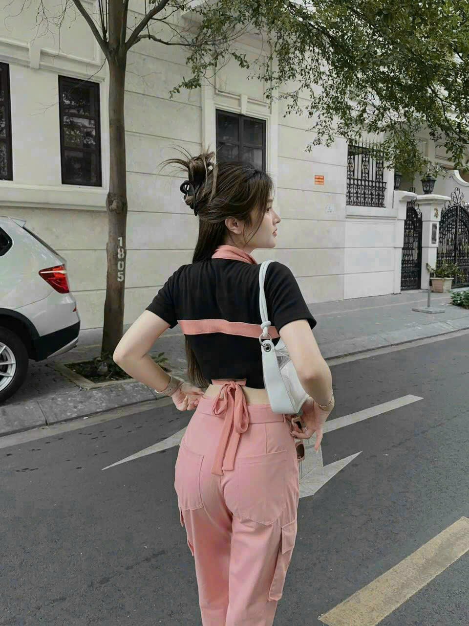 SET ÁO CROPTOP ĐEN PHỐI QUẦN TÚI HỘP HỒNG