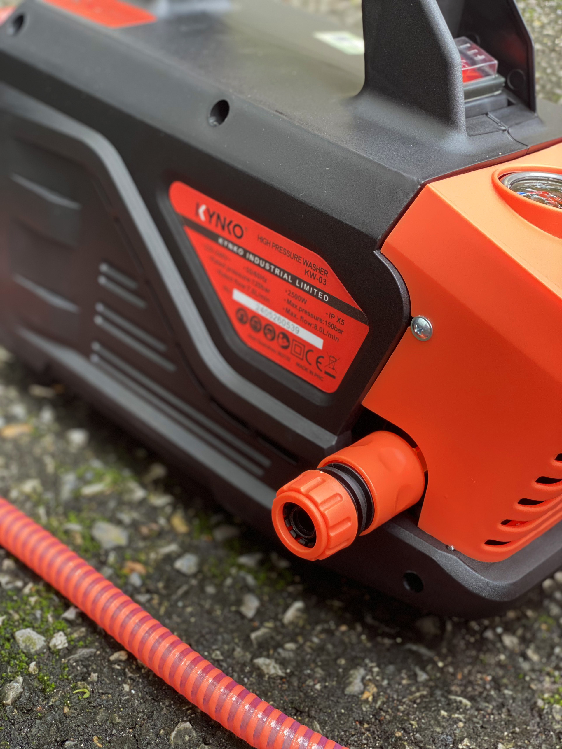 Máy rửa xe áp lực cao nhập khẩu chính hãng Kynko KW03 siêu bền