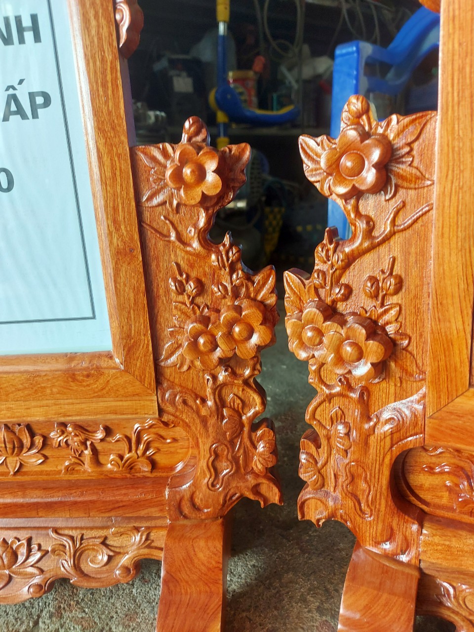 Khung ảnh thờ,khung hình thờ chạm khắc hoa mai gỗ hương 25 X 35 cm