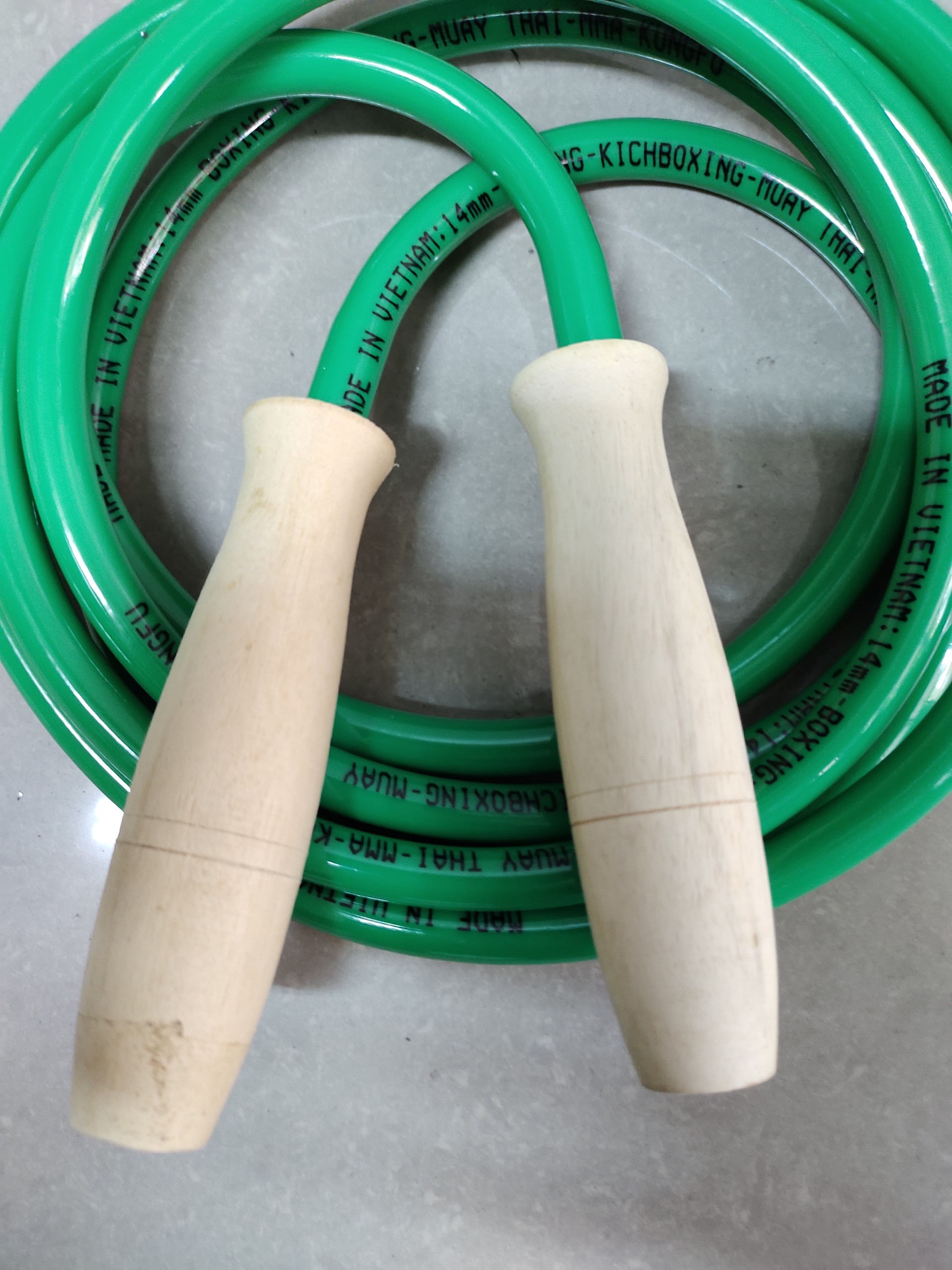 Dây nhảy tập thể dục , giảm cân tại nhà làm bằng cán gỗ nặng 600gr phù hợp mọi lứa tuổi cả nam và nữ