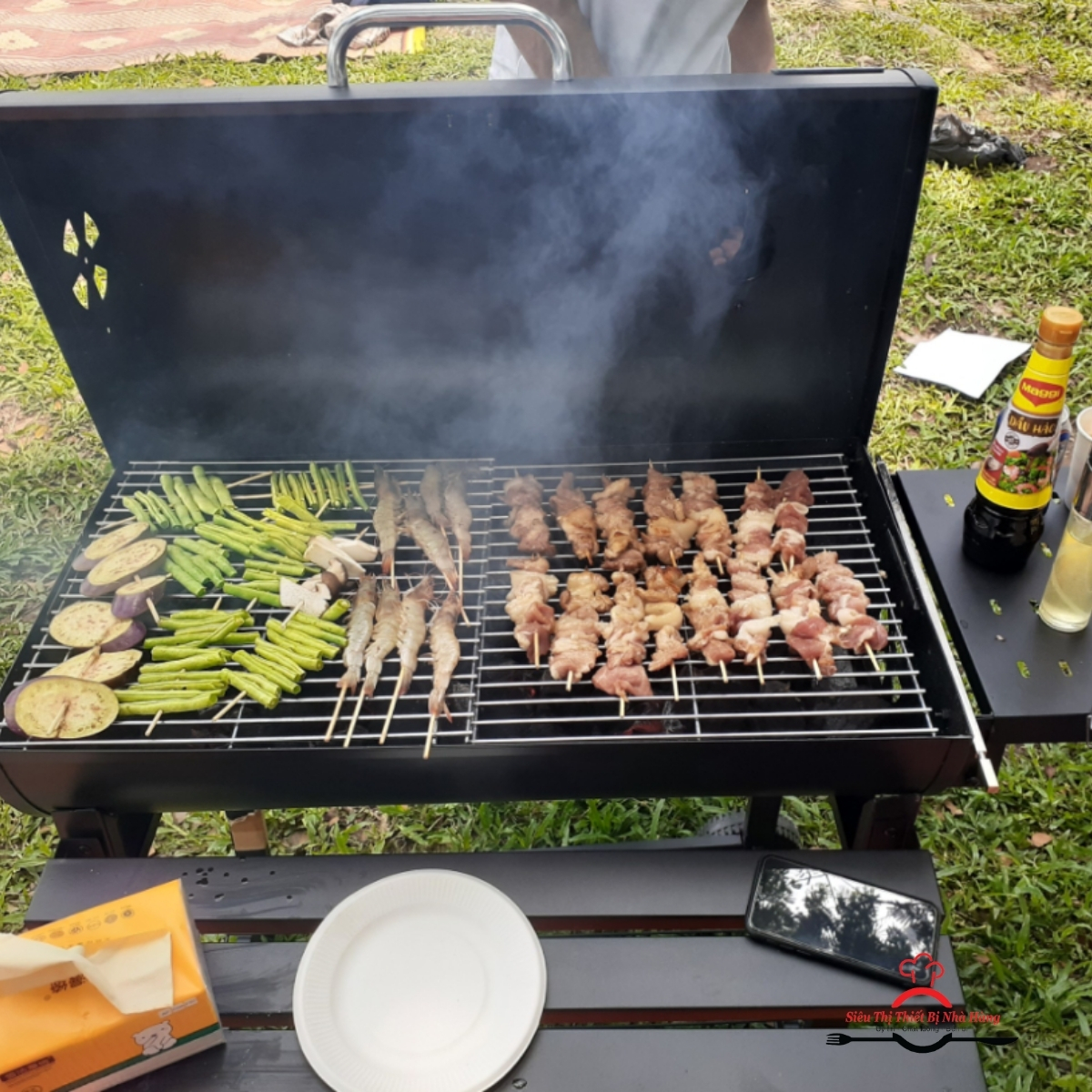 Bếp nướng BBQ, bếp nướng than ngoài trời có nắp đậy, có đồng hồ báo nhiệt + motor.