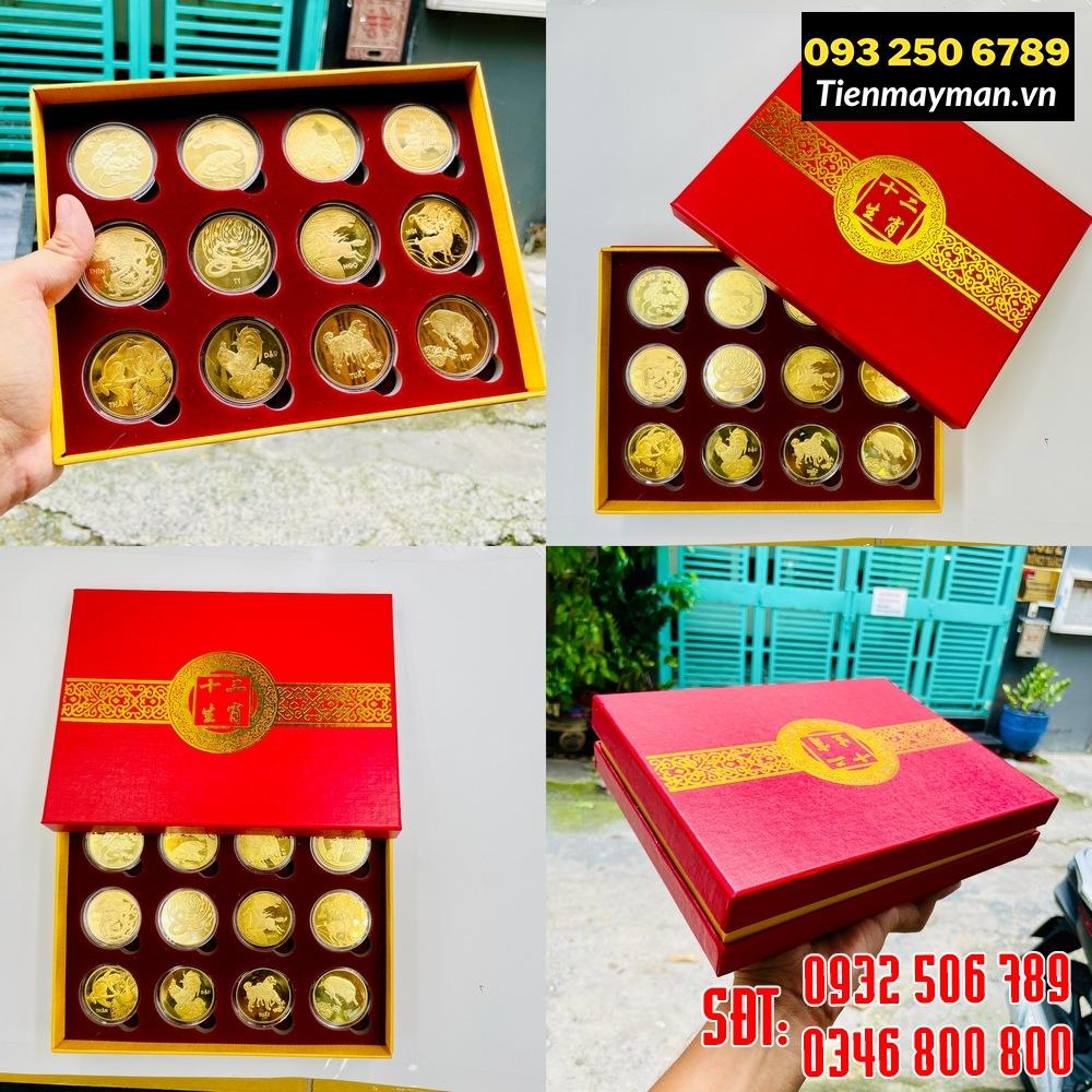 Bộ Quà Tặng Hộp Đồng Xu 12 Con Giáp Phong Thuỷ May Mắn, Lắp Móc Khóa Treo Xe Máy, Oto - Bản Tiếng Việt - NELI - RƯỚC LỘC XUÂN