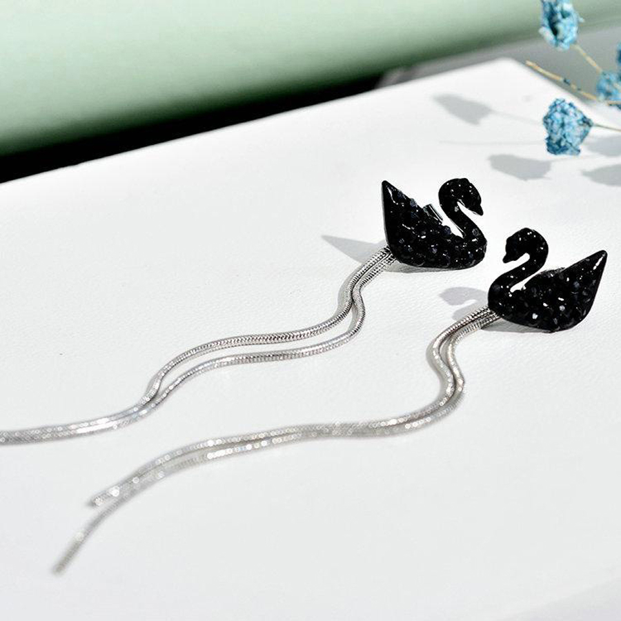 Bông tai thiên nga đen dáng dài Style Hàn Quốc