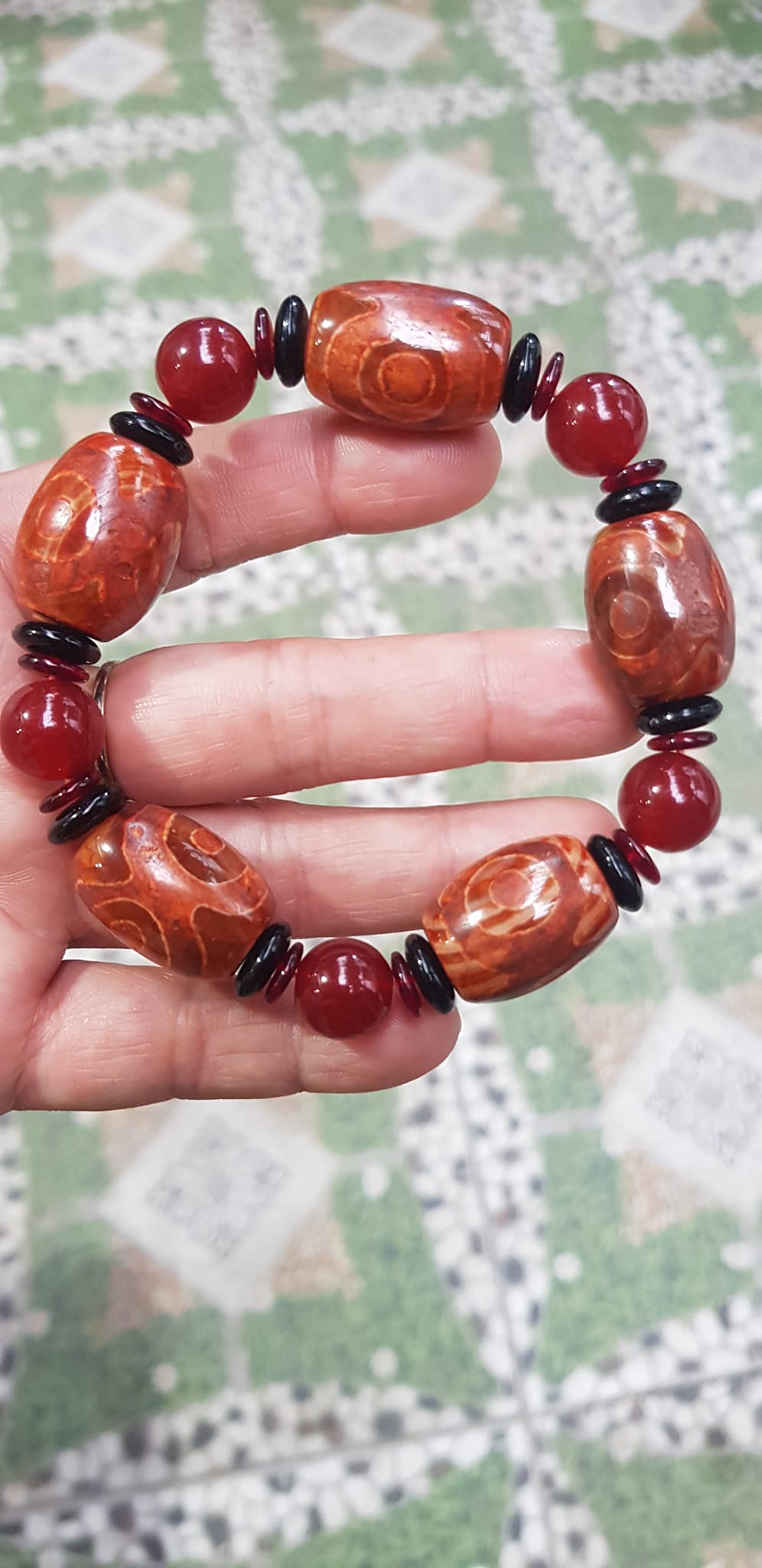 Vòng tay nam mã não tây tạng đỏ kiểu Vòng hạt thống 17mm phối hạt tròn mix đồng tiền đỏ đen vào Nam mệnh hoả mệnh thổ đeo hợp đẹp ạ