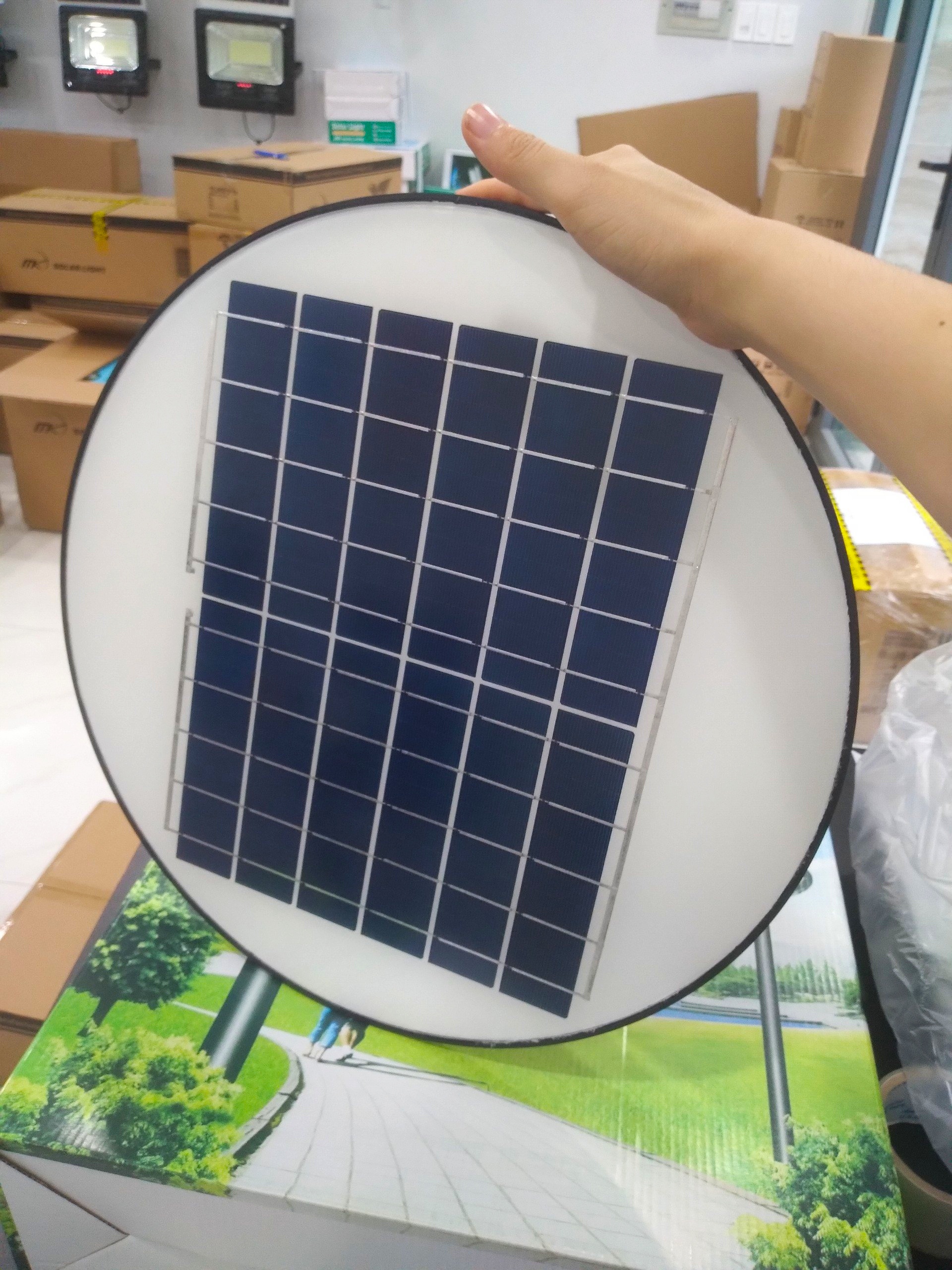 Đèn sân vườn năng lượng mặt trời UFO 250W MK-79250