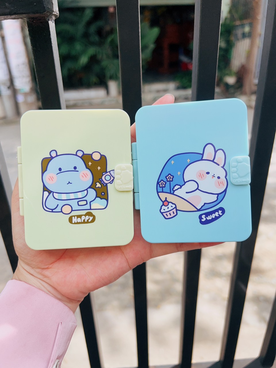 Set Gương Mini Kèm Lược Siêu Cute Tiện Lợi - Gương Gấp Bỏ Túi Kèm Lược Dễ Thương Tiện Lợi