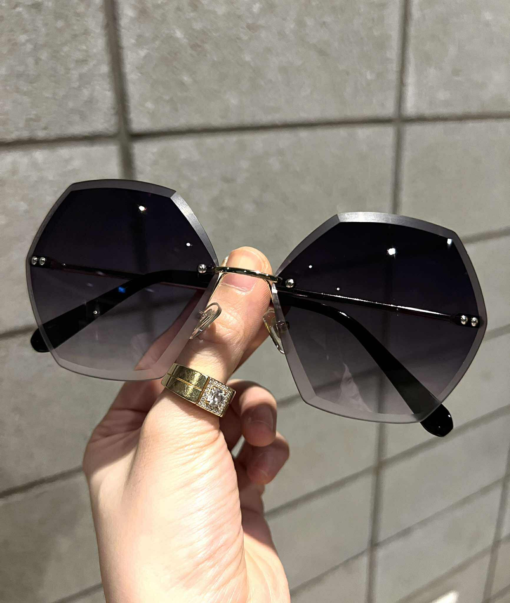 Kính râm Mắt khoan không viền  màu khói cao cấp cho nữ