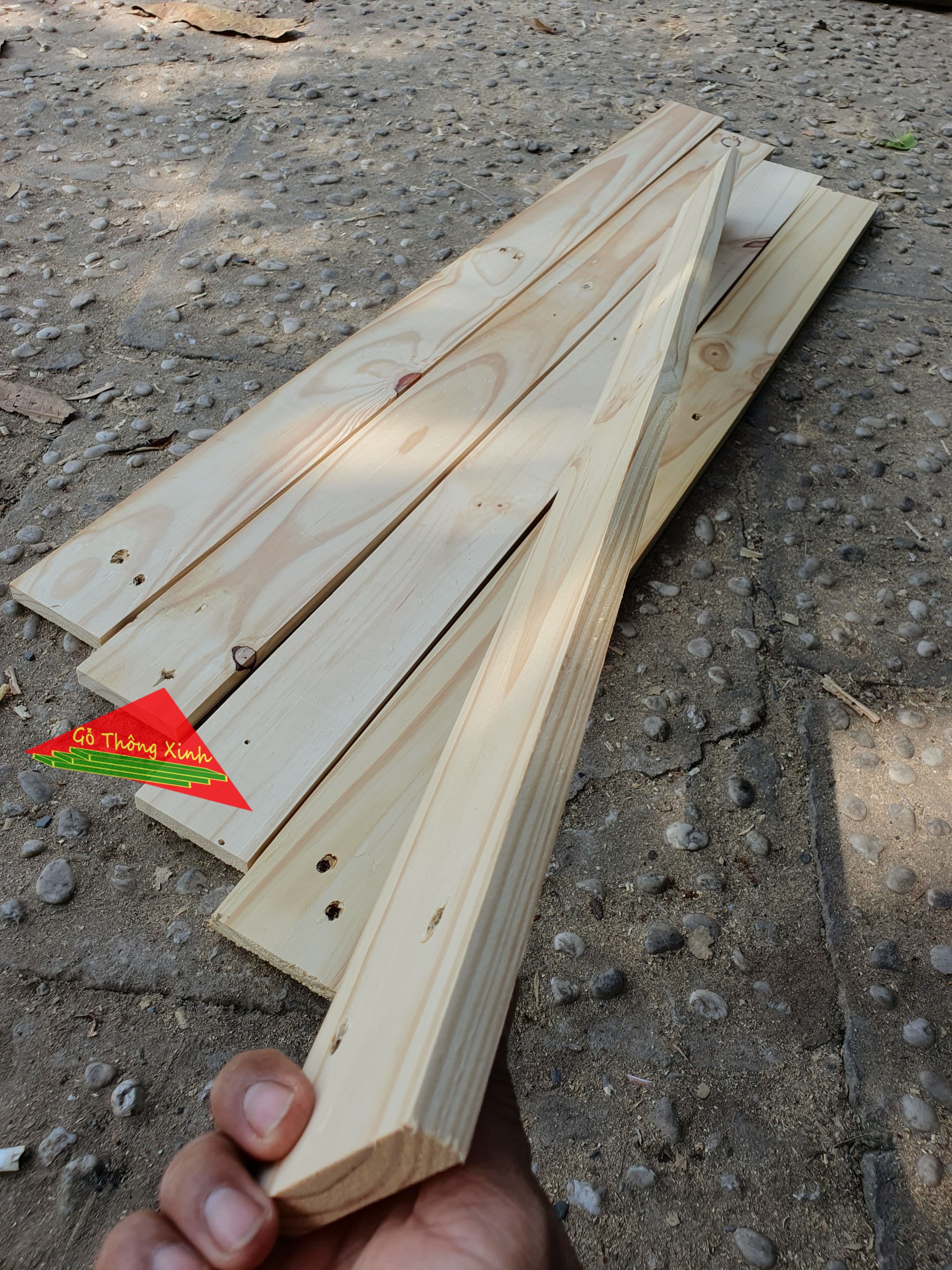 Bó 5 thanh gỗ thông pallet dài 1m, rộng 7cm, dày 1.4cm được bào láng đẹp 4 mặt thích hợp đóng thùng gỗ, thùng trồng cây,trang trí ban công..