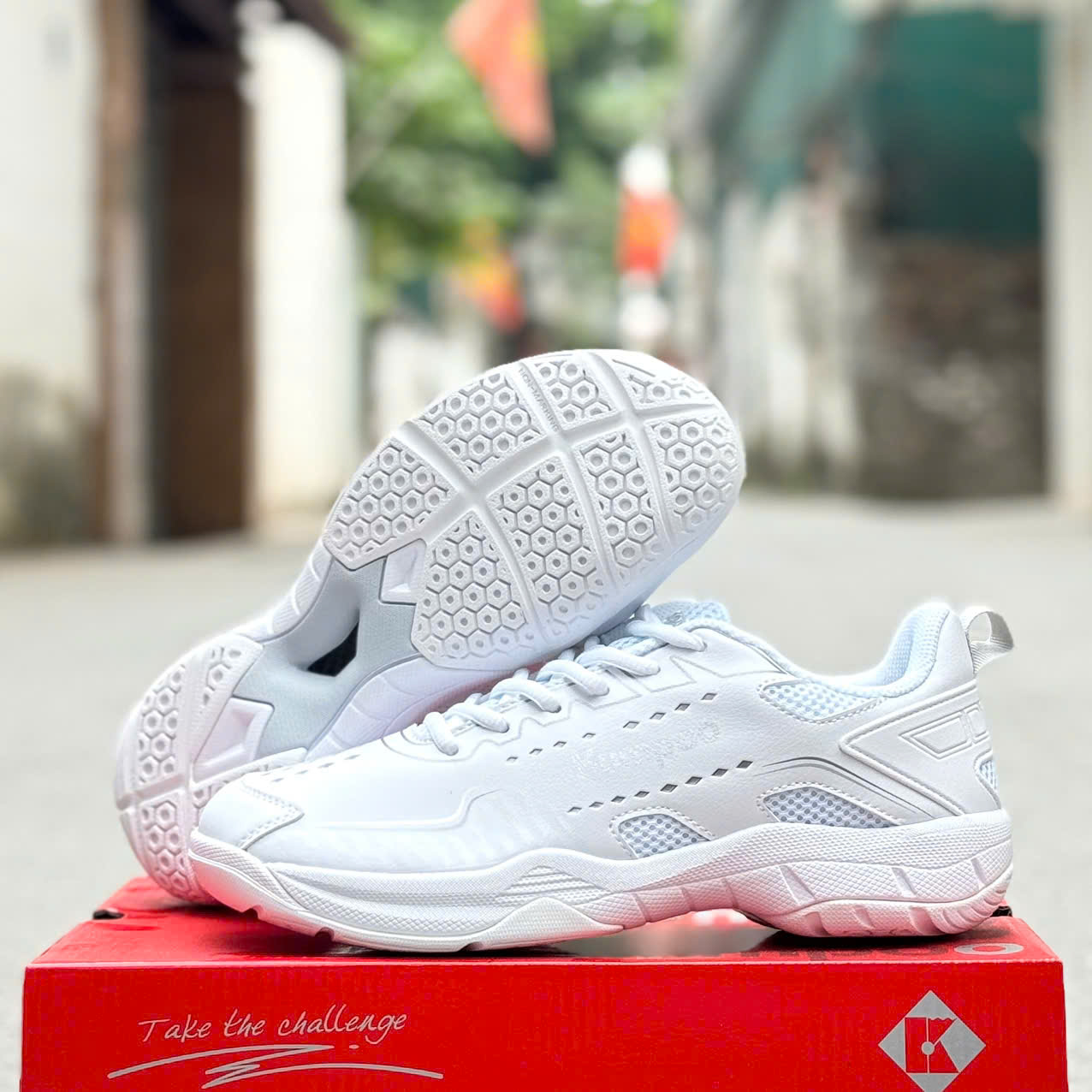 Giày cầu lông, Pickleball Kumpoo E302 đế kếp Cushion siêu nhẹ, êm, bền cho cả Nam và nữ size từ 37-44