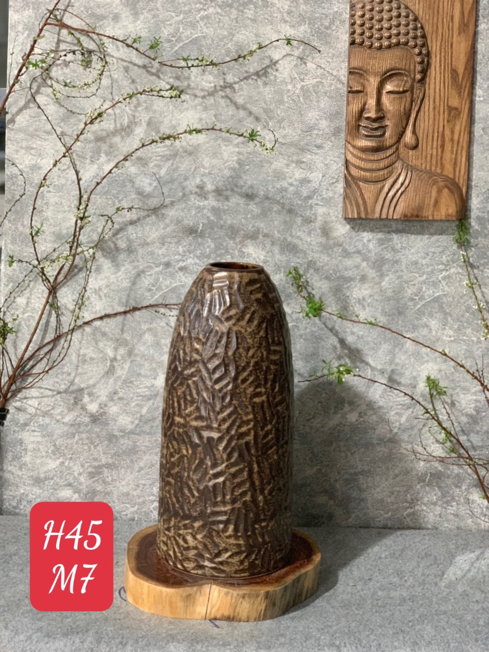 Bình chuông cắm cành đào , mận , mơ