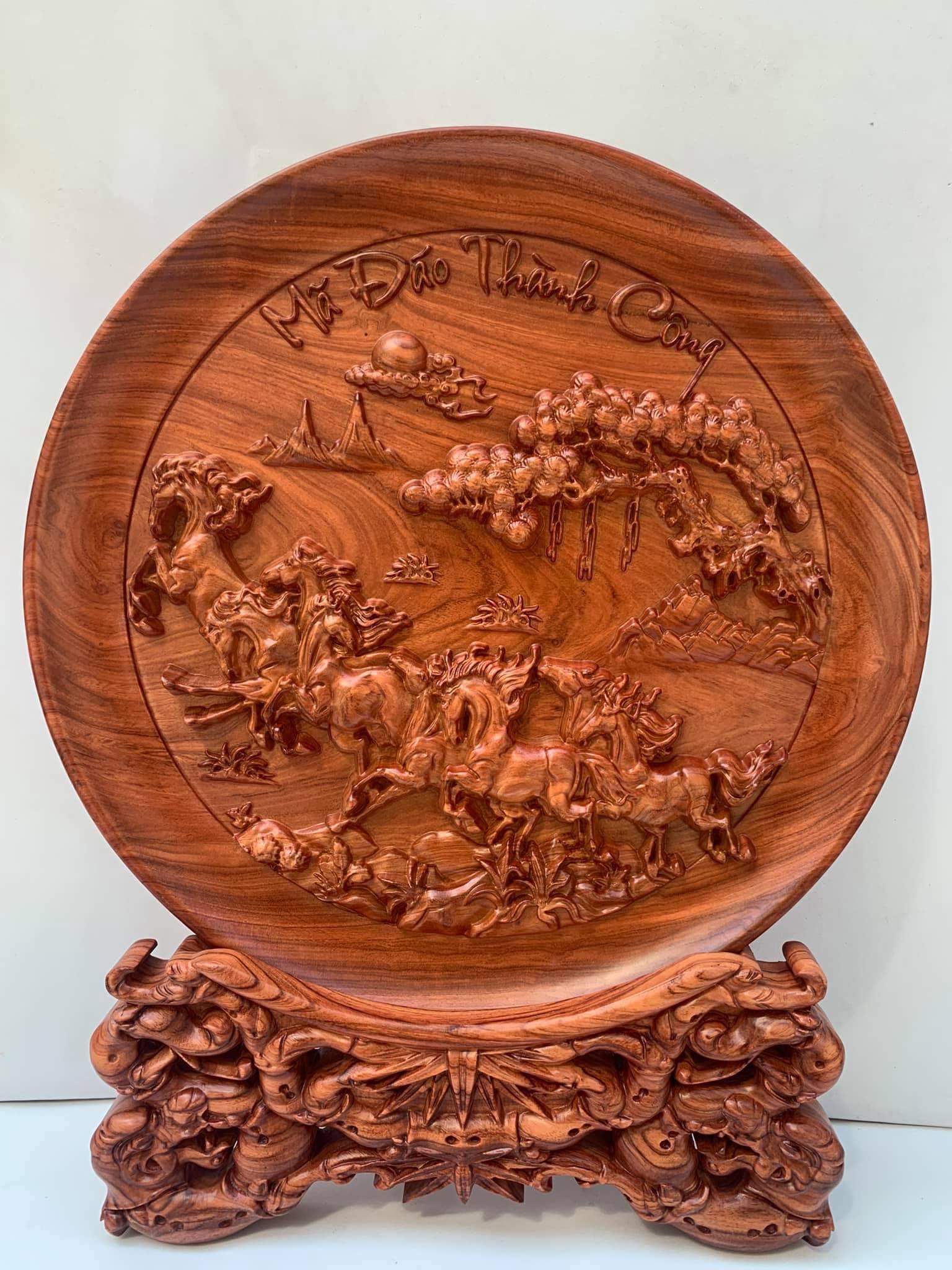 Tranh đĩa gỗ Mã đáo thành công