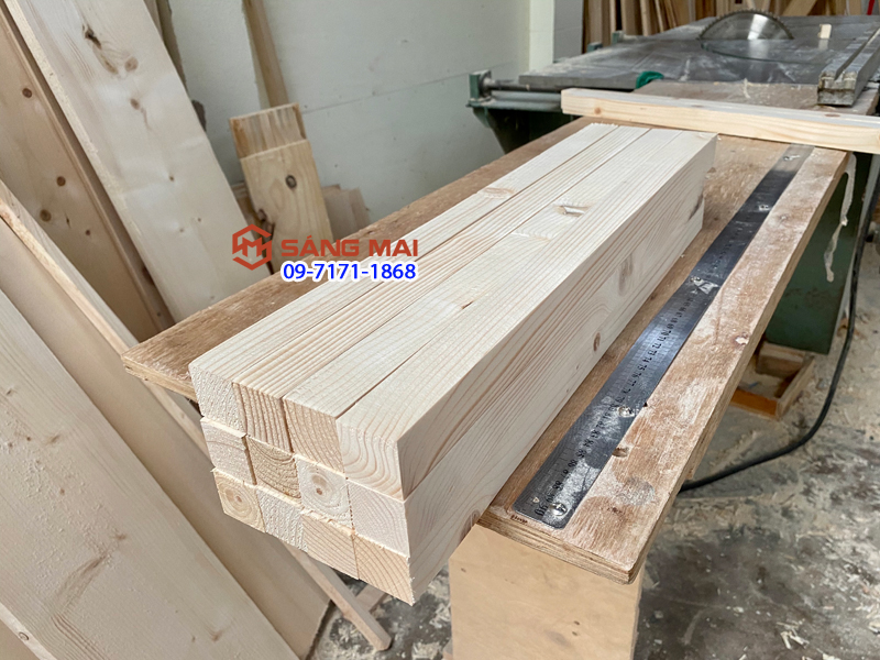 Thanh gỗ thông vuông 2,5cm x 2,5cm x dài 50cm + láng mịn 4 mặt