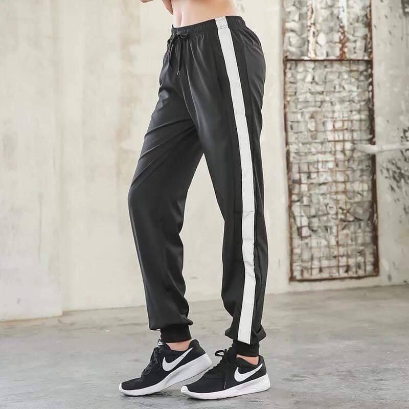 Quần Dài Jogger Nữ Thể Thao Đa Năng 1 Sọc S1