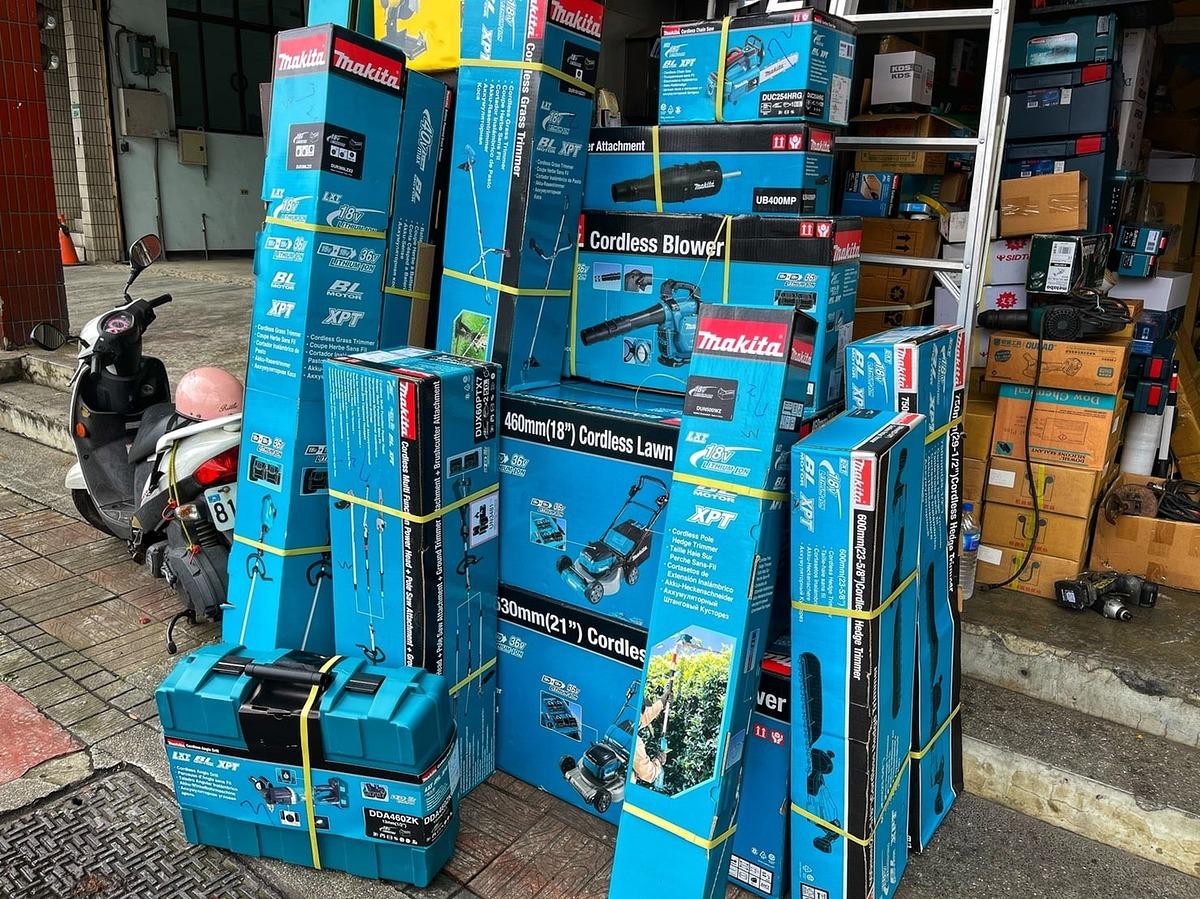 MÁY TỈA HÀNG RÀO MAKITA DÙNG PIN 18V 600MM DUH604SZ - HÀNG CHÍNH HÃNG