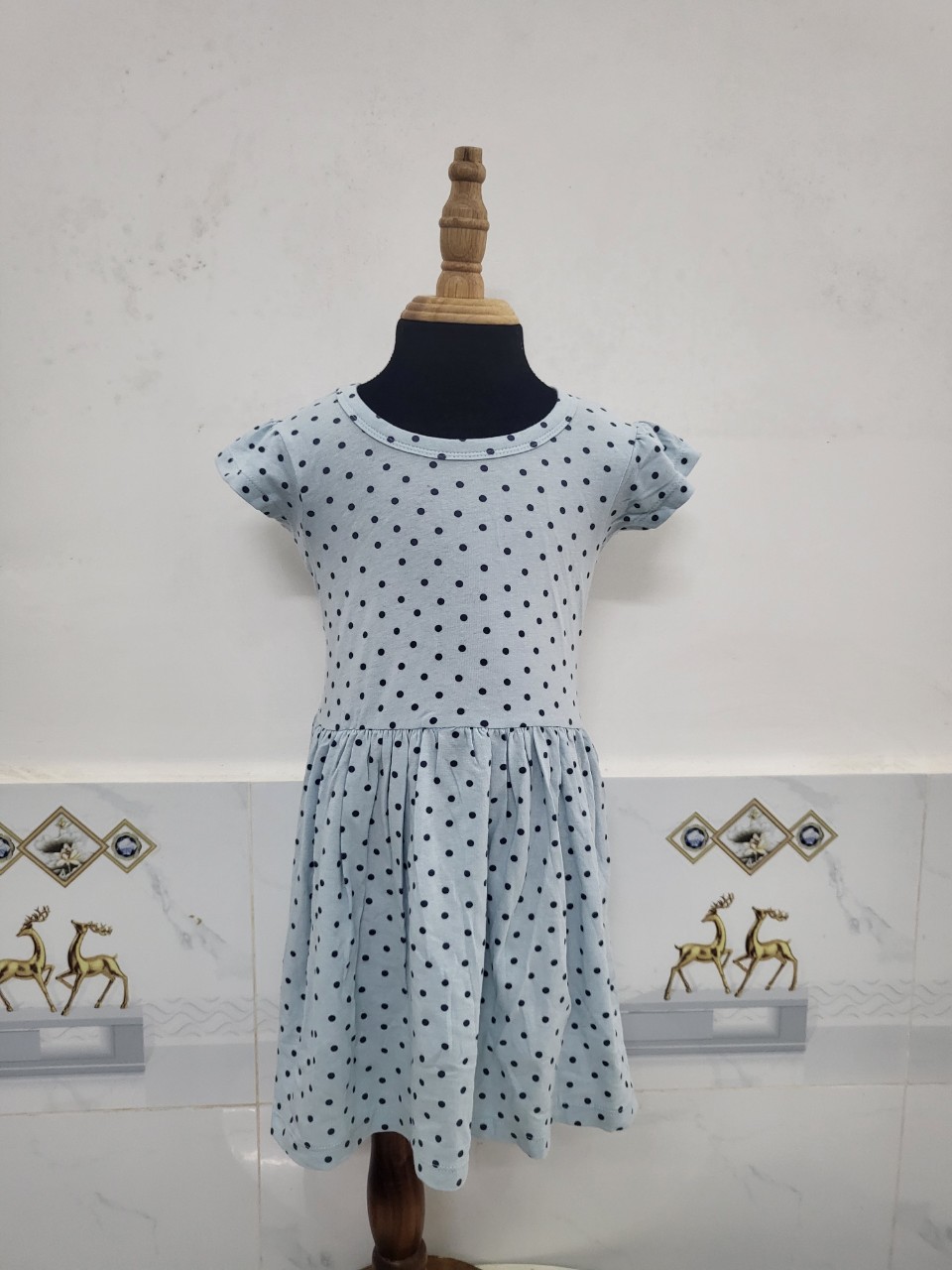 ĐẦM BÉ GÁI TÙNG XÒE TAY NHÍ XANH THIÊN THANH BI ĐEN