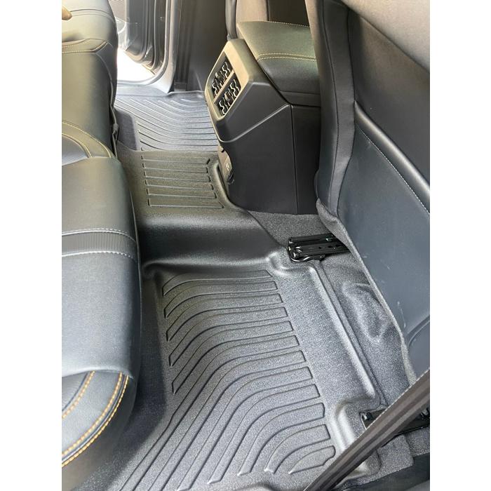 Thảm lót sàn xe ô tô Toyota Hilux 2015-2021 Nhãn hiệu Macsim chất liệu nhựa TPE hàng loại 2