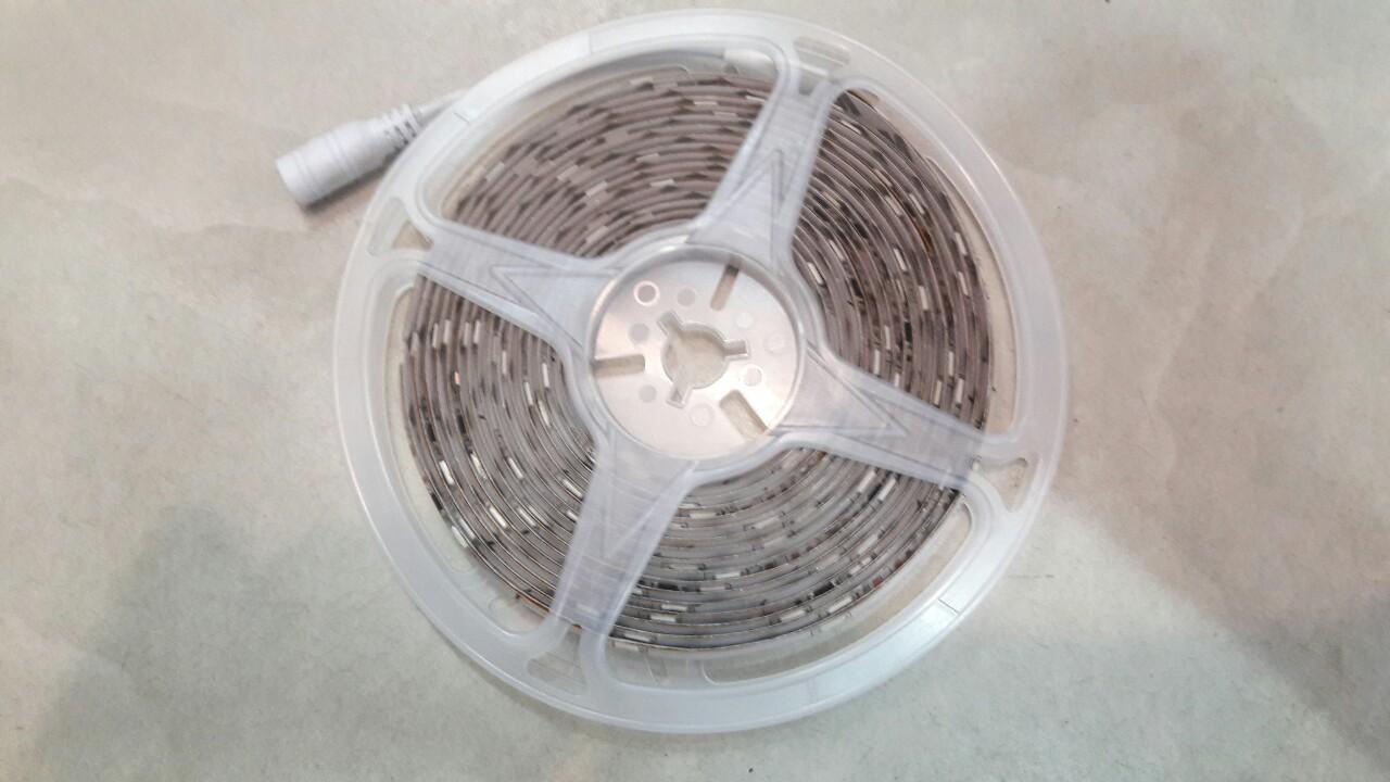 Cuộn dây LED 5M có keo chạy đổi màu