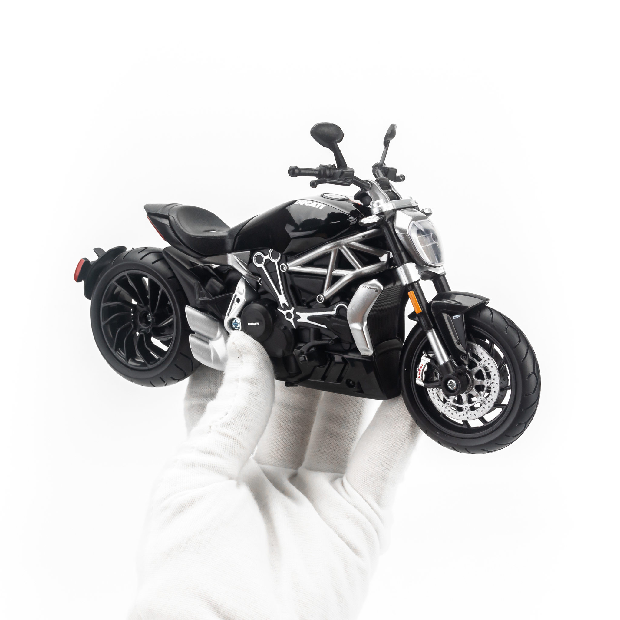 Mô hình xe mô tô Ducati X Diavel S 1:12 Maisto 31101