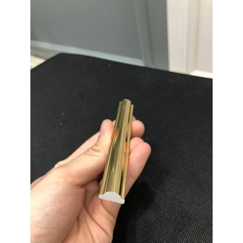 Chỉ nhựa màu vàng bóng bản rộng 1.5cm cây dài 2m4