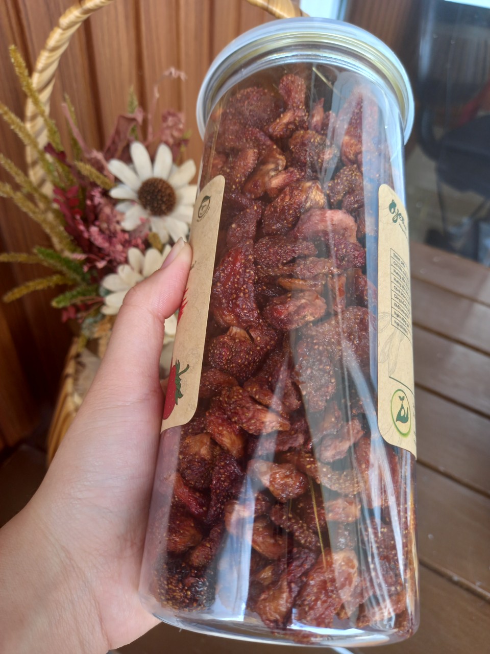 Dâu tây sấy dẻo - vị chua ngọt - hũ nhựa tròn 500gram