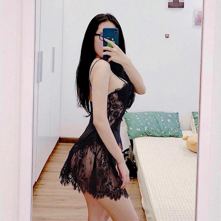 Váy ngủ sexy phối ren hông xuyên thấu một bên cao cấp một với màu đen quyến rũ