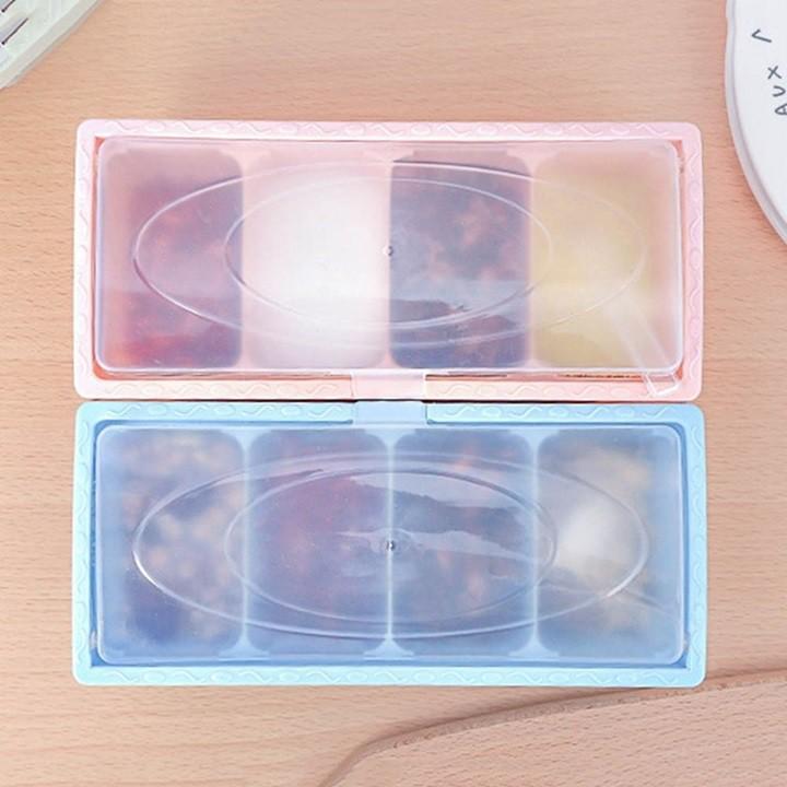 Khay Đựng Gia Vị 4 Ngăn Bằng Nhựa Có Nắp