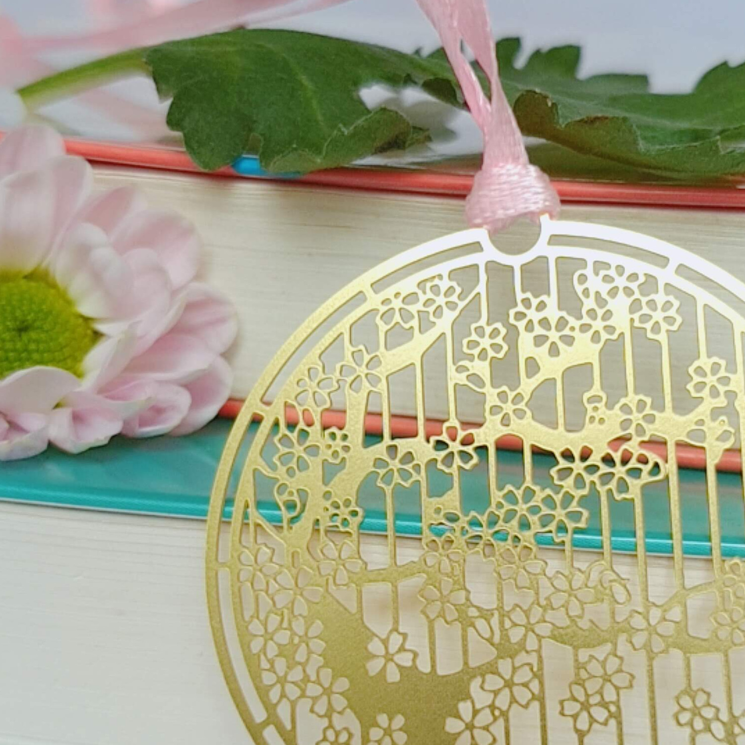 Bookmark kim loại họa tiết sakura hình tròn 02