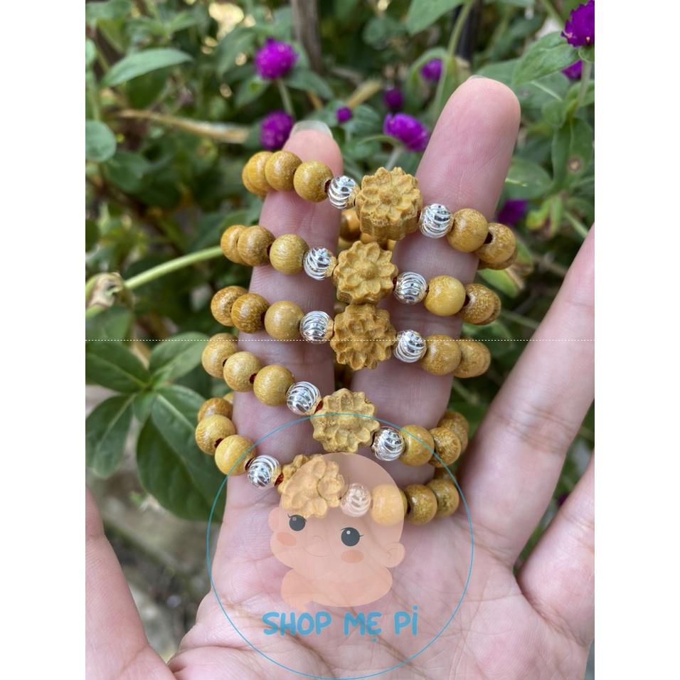 Vòng dâu tằm mix hoa sen và 2 bi bạc cho bé yêu