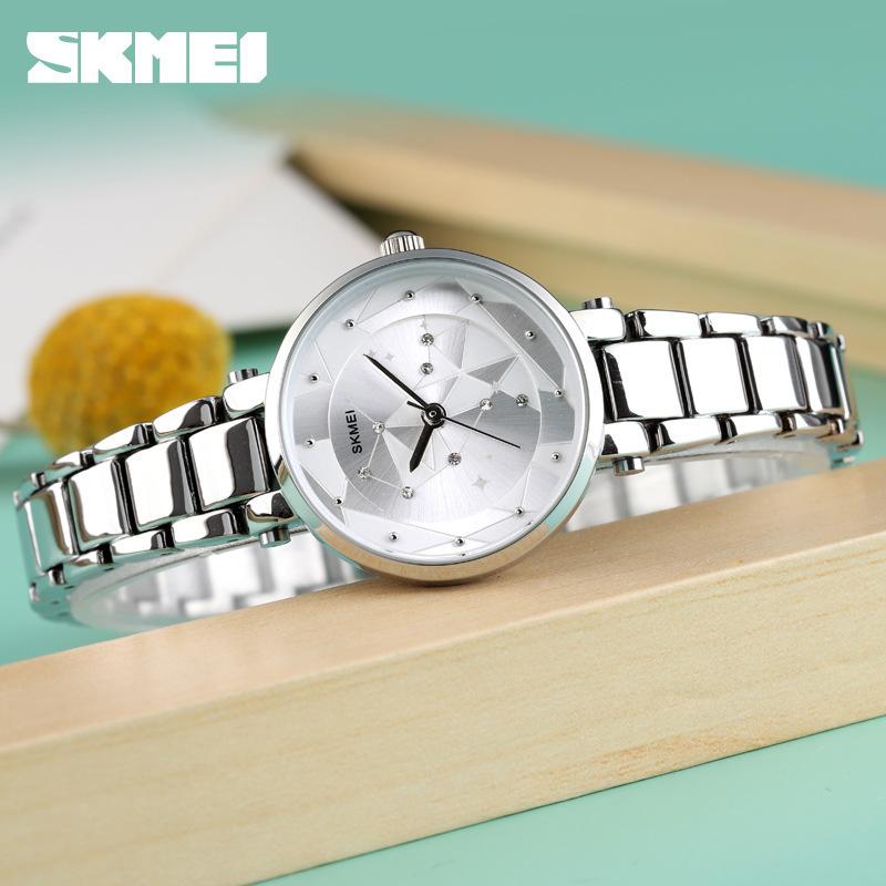 Giá thấp nhất thời điểm mới làm đẹp thời trang đồng hồ nữ ngôi sao kim cương đơn giản Đồng hồ thạch anh chống nước châu Âu và Mỹ