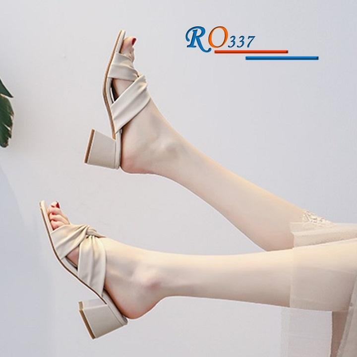 Dép nữ cao gót quai ngang 5 phân hàng hiệu rosata hai màu kem vàng ro337