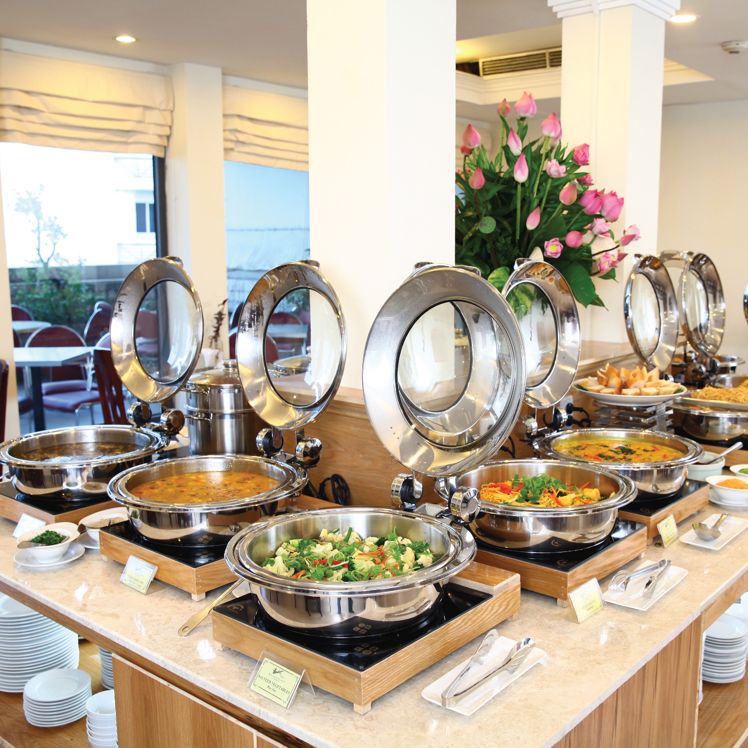 Hình ảnh Voucher Buffet Chay Buổi Trưa tại Bông Sen Hotel Nhà Hàng Cỏ Nội với Hơn 40 Món Ăn Đặc Sắc