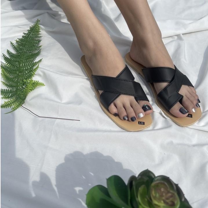 dép xỏ ngón đen nữ đế kem sữa ( sandal đồng nai )