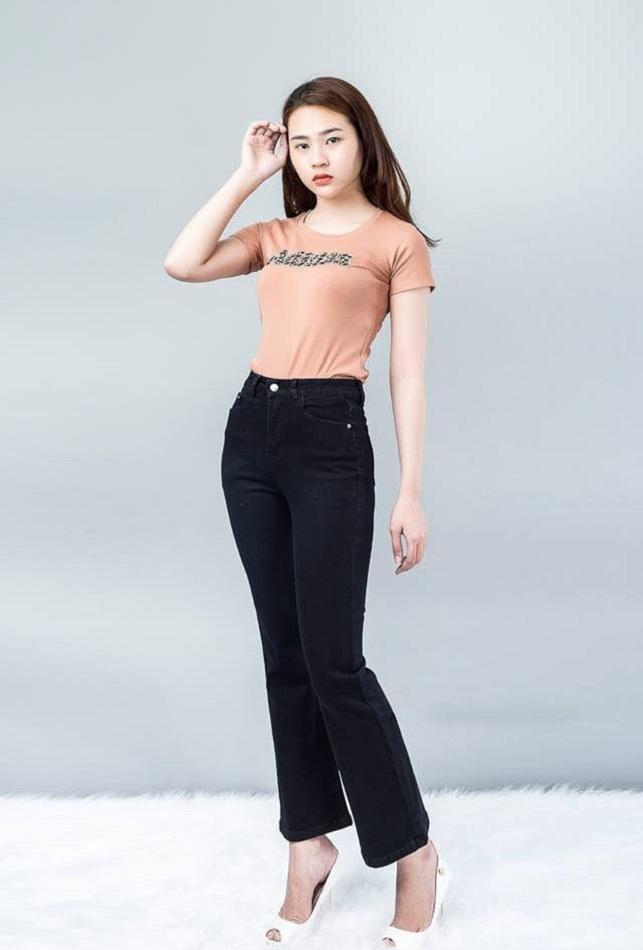 Quần Jean Nữ Ống Loe Dài Màu Đen